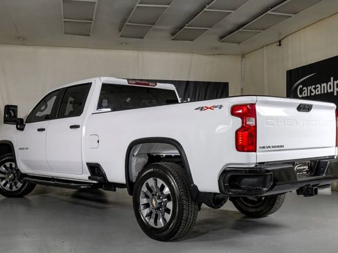 Used 2022 Chevrolet Silverado 2500 Custom w/ Custom Value Package AWD/4WD image 10