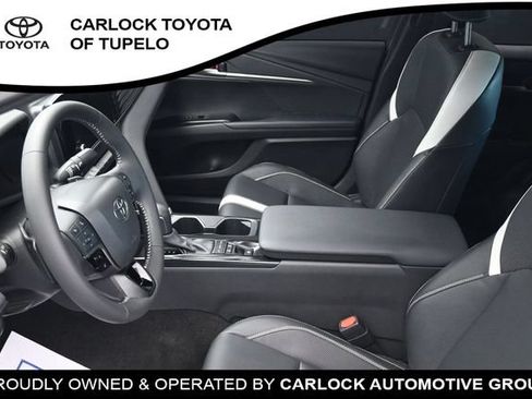 Used 2025 Toyota Camry SE w/ Convenience Package FWD image 11