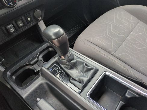 Used 2018 Toyota Tacoma TRD Sport image 24