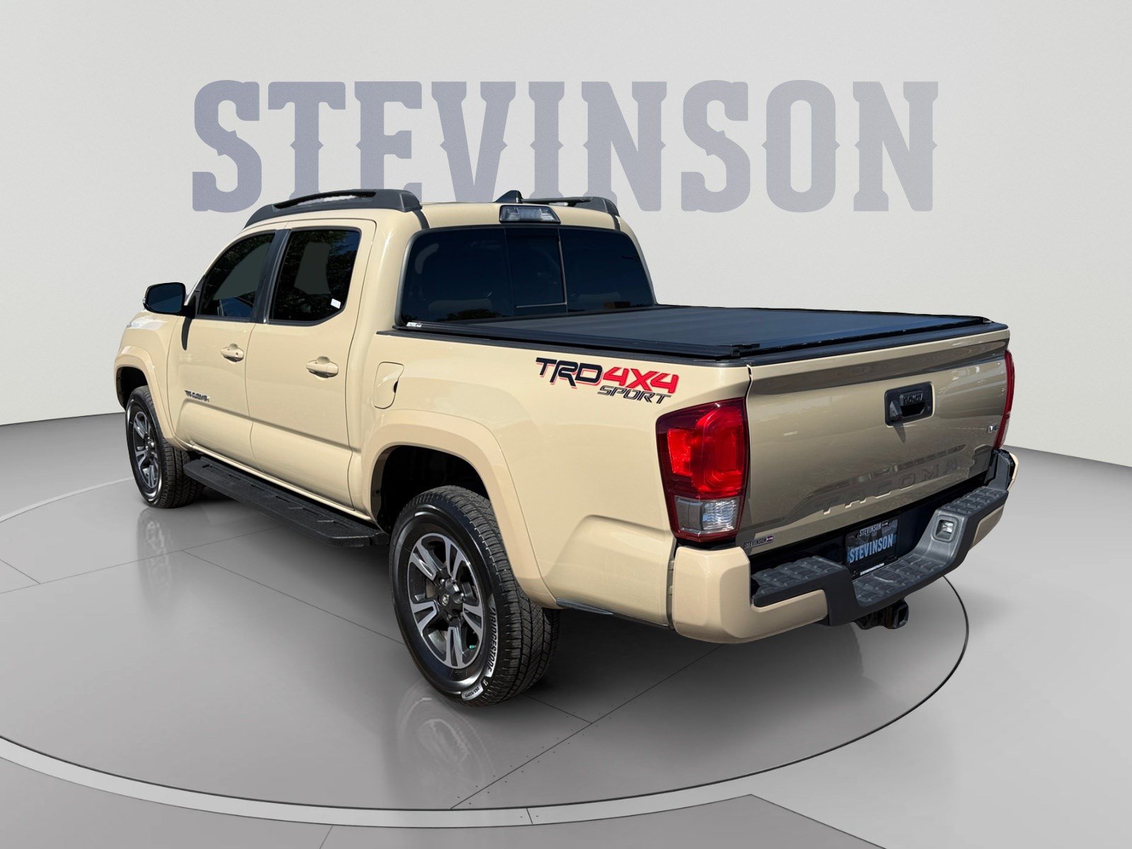 Used 2017 Toyota Tacoma TRD Sport AWD/4WD image 3