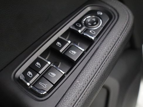 Used 2024 Porsche Macan image 14