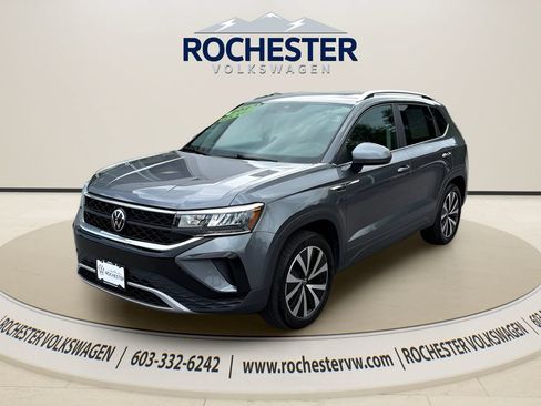 Used 2023 Volkswagen Taos SE w/ Panoramic Sunroof Package AWD/4WD image 2