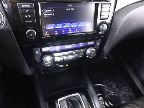 Used 2019 Nissan Rogue Sport SV w/ All-Weather Package FWD image 17