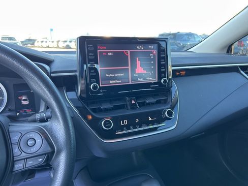 Used 2022 Toyota Corolla LE image 18