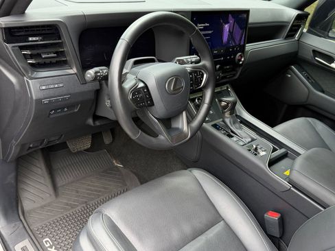 Used 2024 Lexus GX 550 AWD/4WD image 4