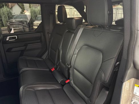 Used 2025 Ford Bronco Badlands AWD/4WD image 35