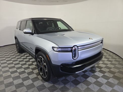 Used 2025 Rivian R1S Adventure AWD/4WD image 7