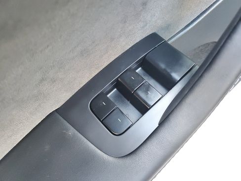 Used 2025 Tesla Model Y Long Range image 17