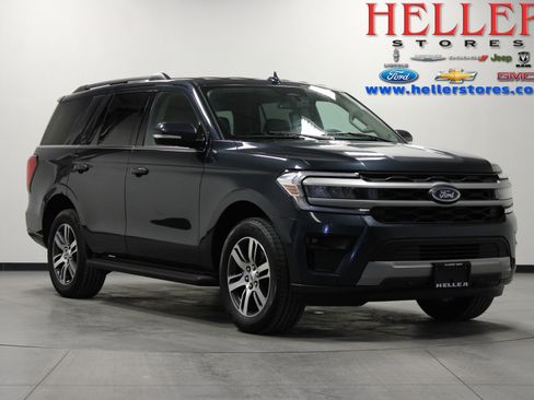 Used 2024 Ford Expedition XLT image 1