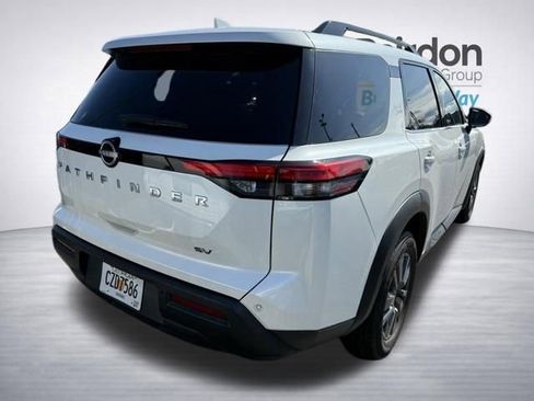 Used 2024 Nissan Pathfinder SV FWD image 11