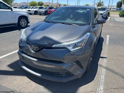 Used 2018 Toyota C-HR XLE FWD image 3