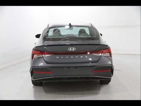 Certified 2025 Hyundai Elantra Sport FWD image 18