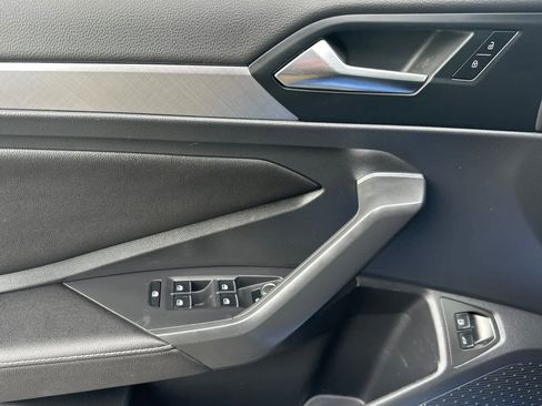 Used 2022 Volkswagen Jetta SE image 12