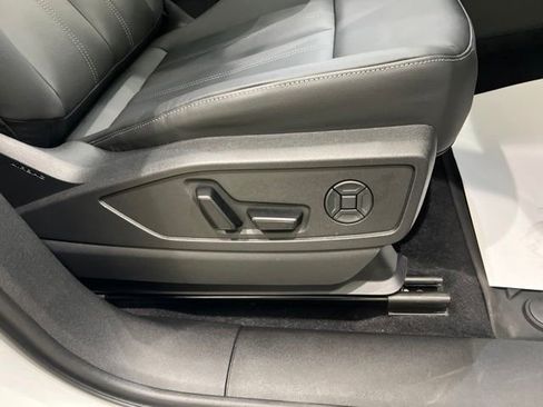 Used 2025 Audi Q5 Premium w/ 19" Wheel Package AWD/4WD image 22