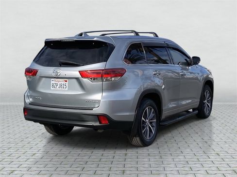 Certified 2018 Toyota Highlander XLE image 6