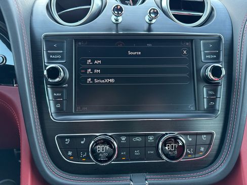 Used 2019 Bentley Bentayga image 54