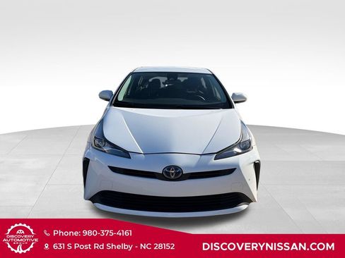 Used 2019 Toyota Prius LE FWD image 2