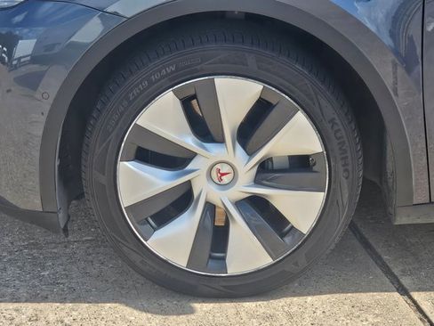 Used 2021 Tesla Model Y Long Range AWD/4WD image 14