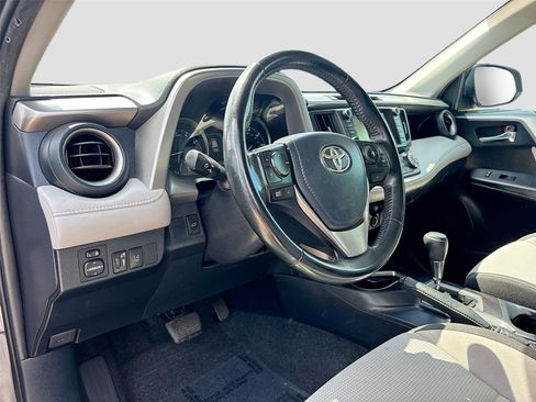 Used 2018 Toyota RAV4 XLE FWD image 9