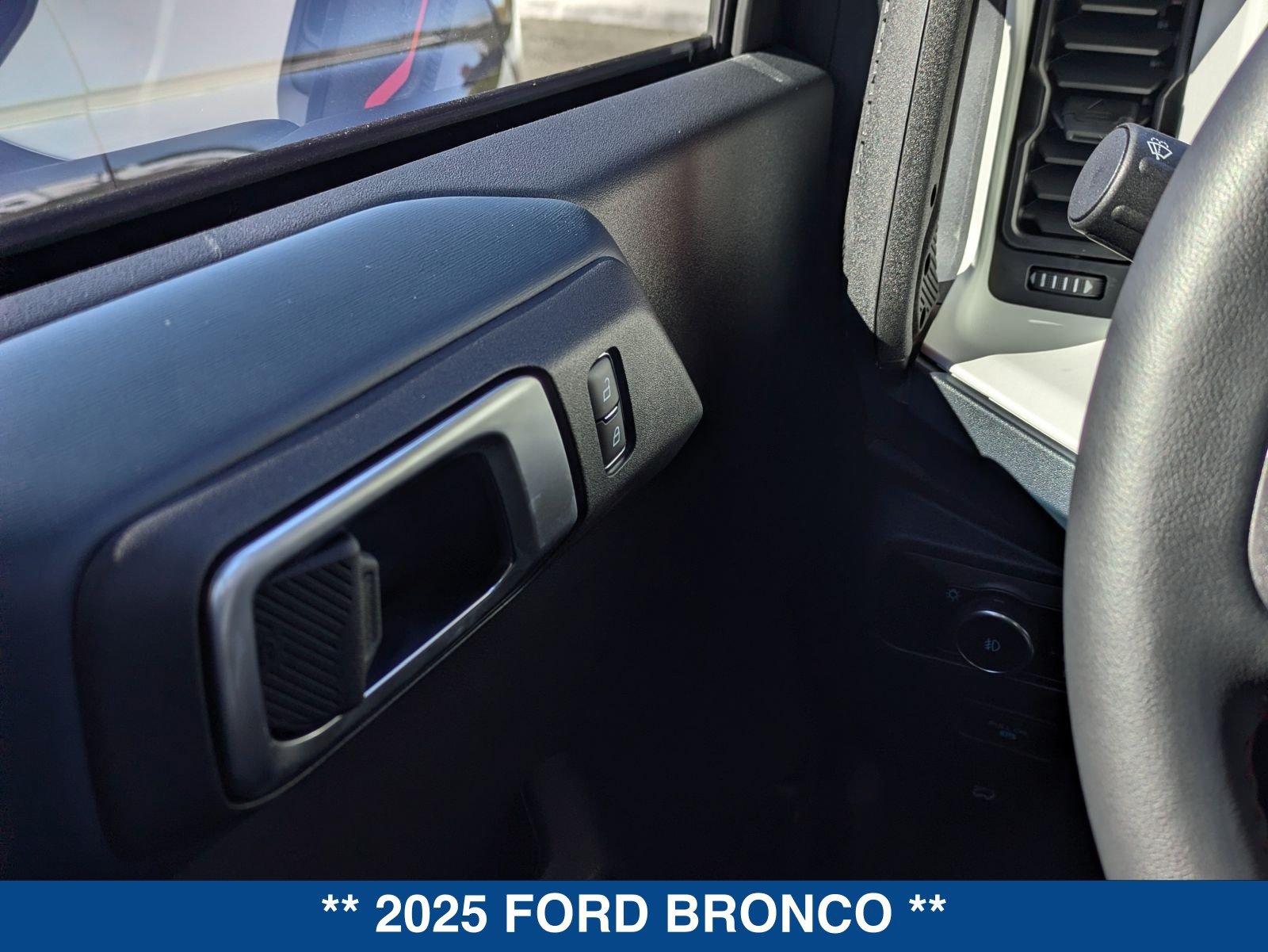 Used 2025 Ford Bronco Heritage Edition AWD/4WD image 52