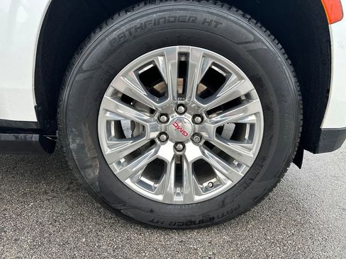Used 2023 GMC Yukon XL Denali AWD/4WD image 14