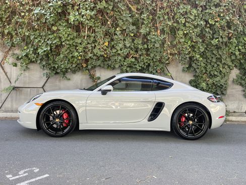 Used 2022 Porsche 718 Cayman S RWD image 1