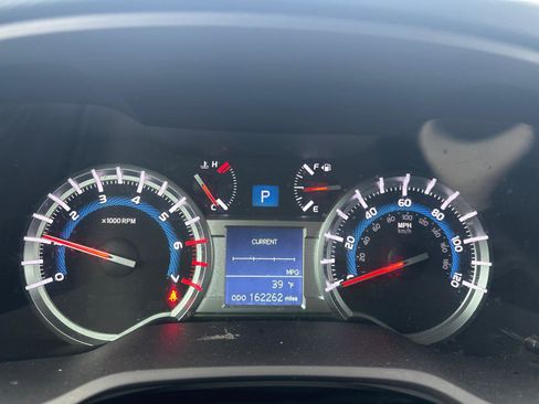 Used 2014 Toyota 4Runner SR5 image 6