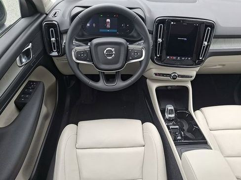 Used 2025 Volvo XC40 B5 Plus AWD/4WD image 11