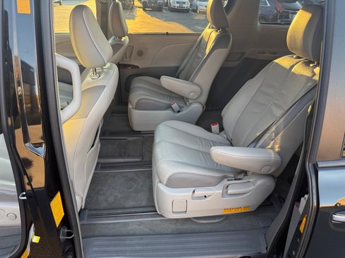 Used 2013 Toyota Sienna AWD image 8
