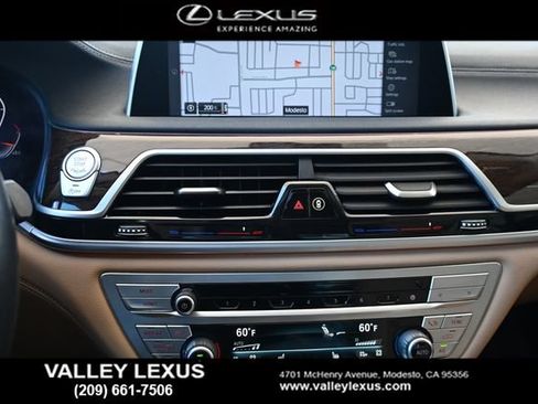Used 2022 BMW 750i xDrive AWD/4WD image 8
