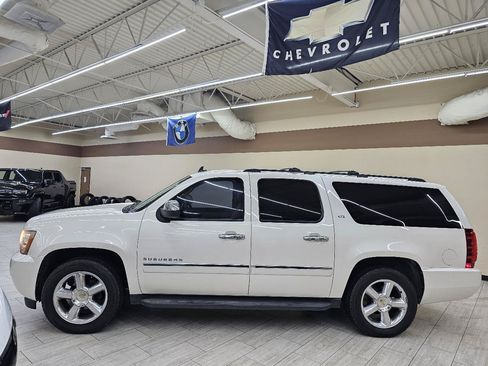 Used 2013 Chevrolet Suburban LTZ RWD image 9