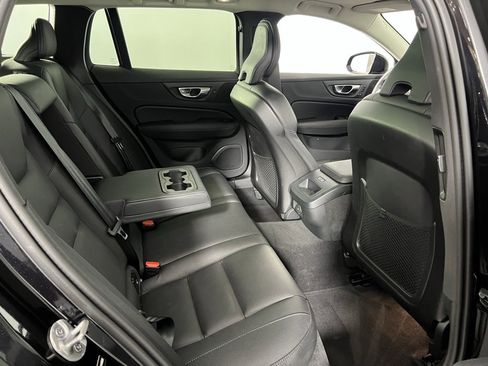 Used 2025 Volvo V60 B5 Cross Country Plus image 29