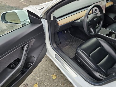Used 2019 Tesla Model 3 Performance image 15