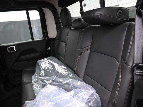 New 2025 Jeep Gladiator Sport image 16