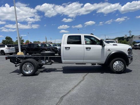 New 2026 RAM 5500 Tradesman w/ Chrome Appearance Group AWD/4WD image 9