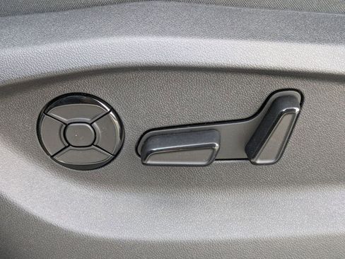 New 2026 Volkswagen Tiguan SE R-Line FWD image 23