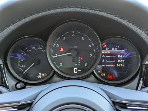 Certified 2026 Porsche Macan AWD/4WD image 16