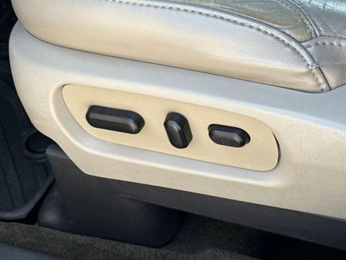 Used 2014 Ford Explorer XLT w/ Equipment Group 202A image 23