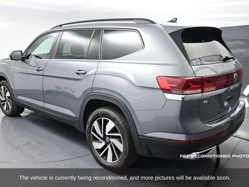 Used 2025 Volkswagen Atlas SE image 4