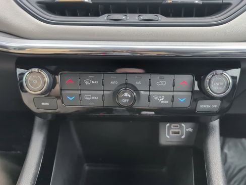 Used 2024 Jeep Compass Limited image 30