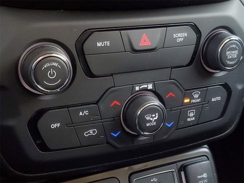 Used 2020 Jeep Renegade Limited w/ Safety and Security Group image 23