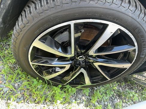 Certified 2022 Volvo XC90 T6 Momentum w/ Advanced Package image 26