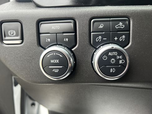 Used 2025 GMC Sierra 1500 SLT AWD/4WD image 31