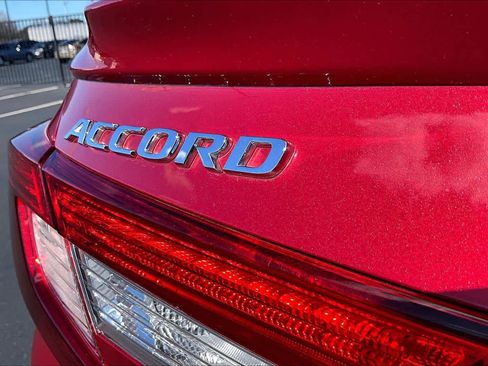 Used 2018 Honda Accord EX image 10