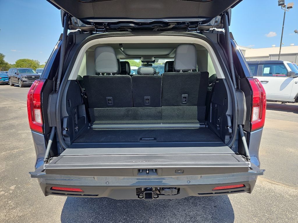 New 2027 Ford Expedition Active RWD image 18