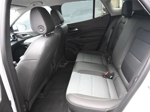 Used 2025 Chevrolet Trax LT FWD image 29