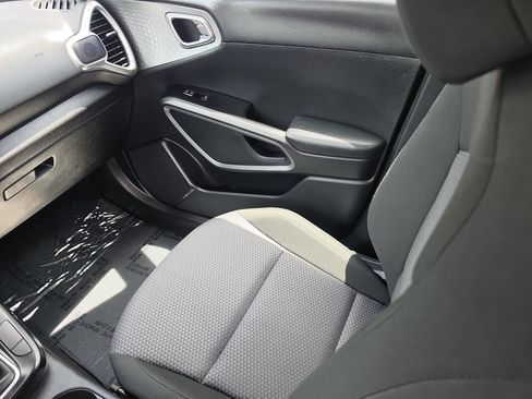 Certified 2025 Kia Soul LX FWD image 15