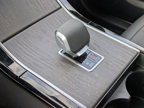 New 2026 Land Rover Range Rover Velar Dynamic SE image 9