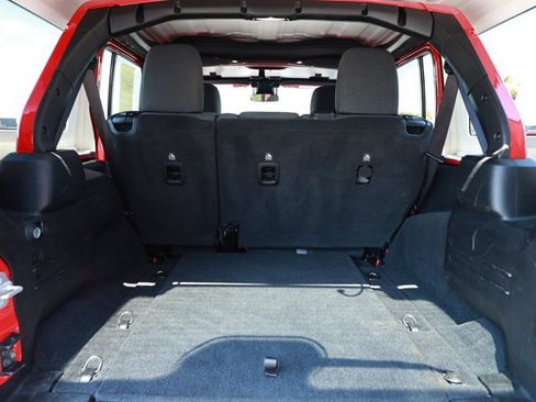 Used 2025 Jeep Wrangler Unlimited Rubicon AWD/4WD image 10