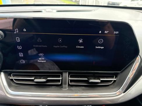 Used 2025 Chevrolet Trax ACTIV w/ Sunroof Package FWD image 17